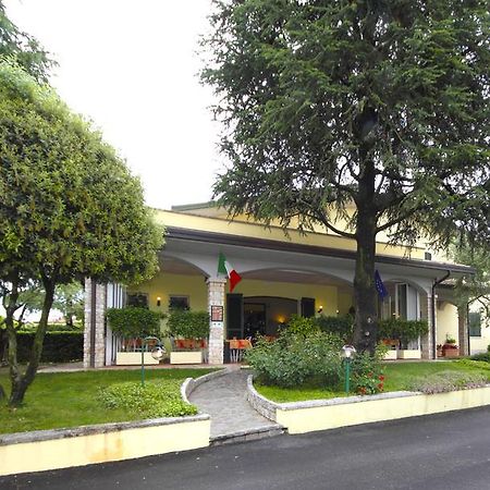 Albergo La Quiete Дезенцано-дель-Гарда Экстерьер фото