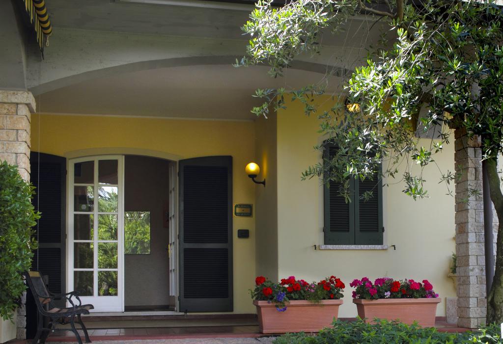 Albergo La Quiete Дезенцано-дель-Гарда Экстерьер фото